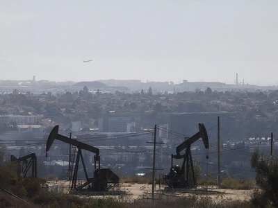 Мировые цены на нефть резко упали. СМИ обратили внимание на действия Трампа 