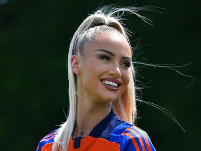 Звезда женского футбола с 16 миллионами подписчиков сменила клуб