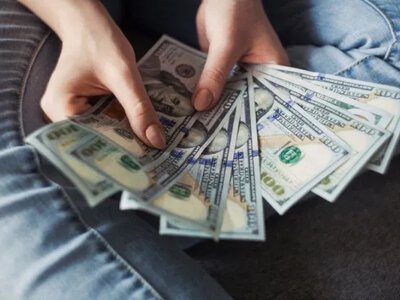 Объем частных денежных переводов в Украину в январе 2025 года снизился почти на $1,4 млрд