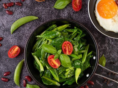 Простой микс-салат, который подают в хороших кафе