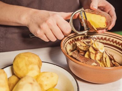 Как почистить картофель вдвое быстрее: простой метод