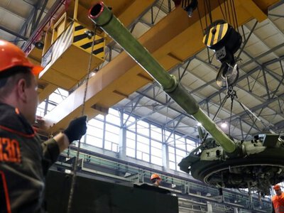 Огурцы или оружие? Военная экономика России сталкивается с серьезными вызовами