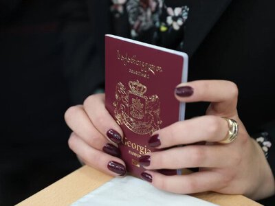 СМИ узнали об отзыве грузинских паспортов нового дизайна