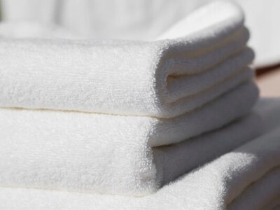 Полотенца снова станут белоснежными и очень мягкими: как правильно стирать их без дорогих средств