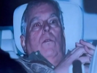 Печально известное фото бывшего принца Эндрю после ареста вывесили в Лувре