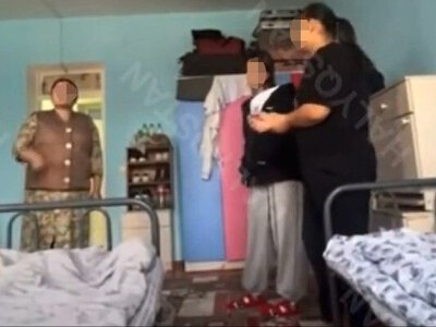 Студенток колледжа на юге Казахстана заставили убирать комнаты парней в общежитии