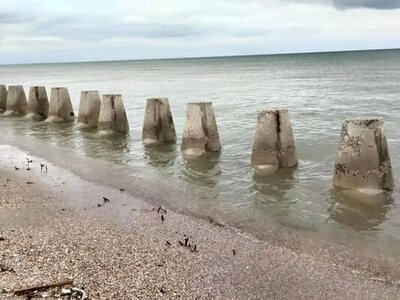Море «съедает» оборону: тетраподы возле Одессы могут исчезнуть после новых штормов