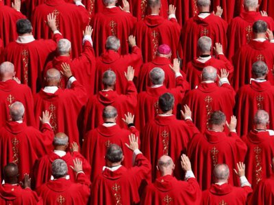 Во время тайного конклава по избранию Папы у одного из кардиналов нашли нечто запретное