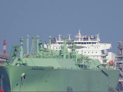 В РФ официально подтвердили поражение своего СПГ-танкера в Средиземном море