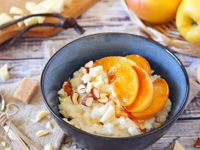 Это не просто каша – это нежный десерт с карамельными яблоками: лучший рецепт