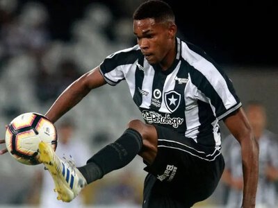 Почему Карабах не продал защитника из известного бразильского клуба?