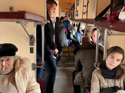«Вагон к жизни»: 39 жителей Донецкой области эвакуировались поездом во Львов