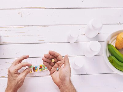 Неочевидные риски: какие добавки нельзя принимать одновременно