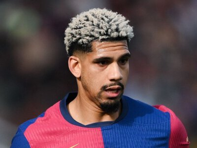 Я не понимаю правил: Рональд Араухо в ярости из-за судейского решения