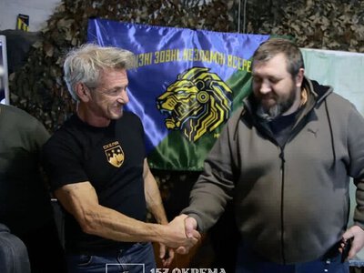 Актер Шон Пенн посетил боевое подразделение, выполняющее задачи на Донецком направлении