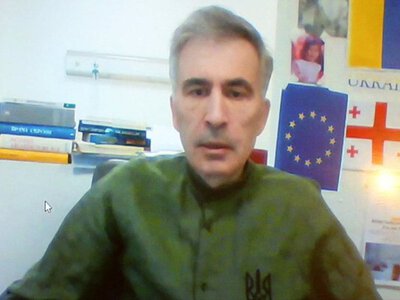 Саакашвили требует допустить его на похороны Илии II