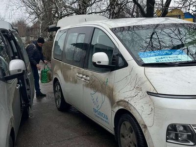 Автомобиль был гражданским, не бронированным: экипаж направлялся в сторону Константиновки для эвакуации раненой, когда по нему ударил дрон