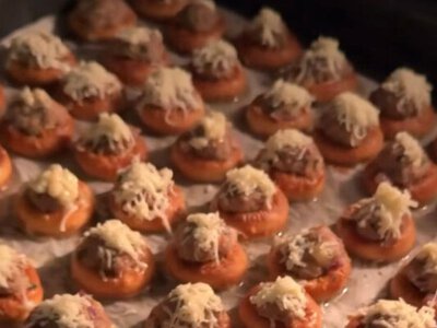 Эти праздничные бублики исчезают со стола за секунду: рецепт, за который вас все будут расхваливать