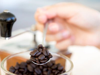 Большинство людей делают это неправильно: где хранить кофе, чтобы он не портился
