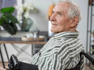 Часть пенсионеров будет получать на 1200 гривен больше: кому повысили пенсии