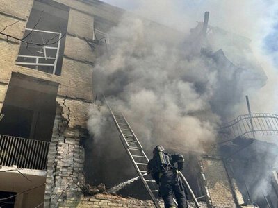 Российский дрон ударил по многоэтажке в Днепре. Как минимум пятеро пострадавших 