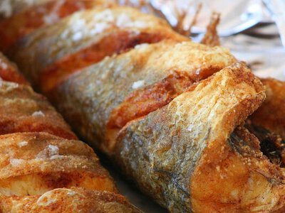 Зачем натирать рыбу сахаром перед жаркой: этот трюк станет вашим сокровищем