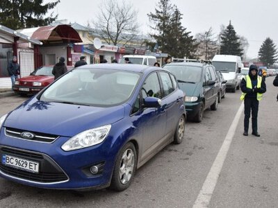 Шегини, Краковец, Рава-Руська переполнены: на польско-украинской границе образовались огромные очереди