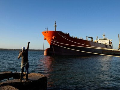 Береговая охрана США пропустила российский нефтяной танкер к Кубе