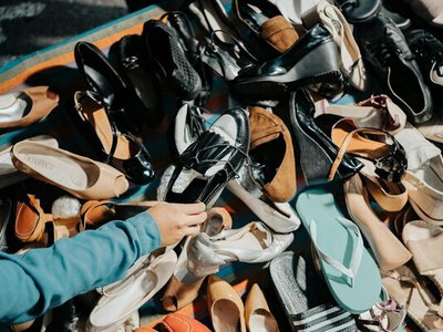 Как освежить обувь за одну ночь: больше не будет вонять