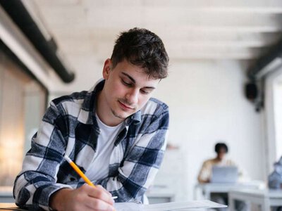 С 1 сентября часть студентов профтехлицеев будут получать по 8 000 грн