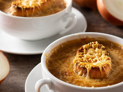 Как приготовить идеальный луковый суп: секрет в карамелизации