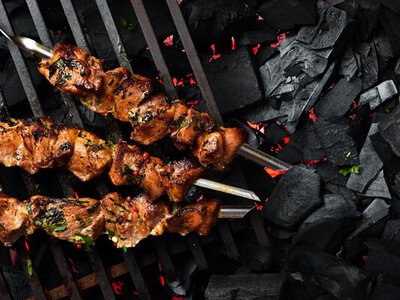 Идеальный шашлык: пошаговый рецепт маринада, который будут хвалить все гости