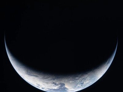 Artemis II уже преодолела половину пути и должна приводниться на Земле - как это будет