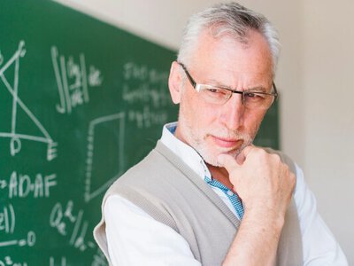 Досрочная пенсия для учителей: кто в 2026 году имеет право на выплаты за выслугу лет