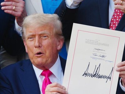 Трамп продлил на год запрет на прием в американских портах судов из России 