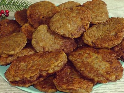 Вкусное спасение со вчерашнего: как приготовить нежные домашние оладьи – необычный рецепт