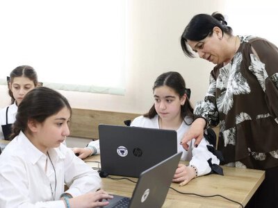 Минобразования Грузии: форма удешевит сборы ребенка в школу на 30-50%