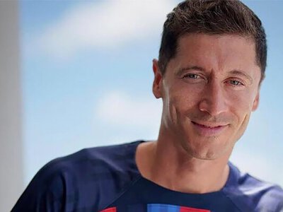 Левандовски пытается задержаться в Барселоне еще на год