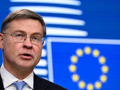 Комиссар ЕС: первый транш из €90 млрд Украине должен поступить до конца мая - начала июня