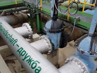 Украина возобновит поставки российской нефти в Венгрию и Словакию в течение нескольких часов - AFP