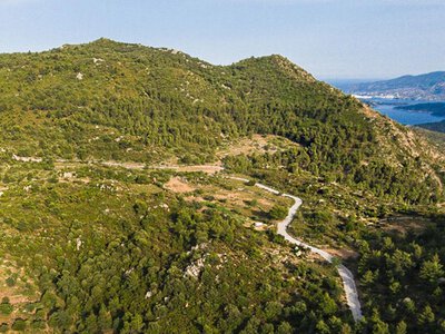 Вулкан в Греции, который считался спящим 100 000 лет, на самом деле накапливает магму под землей