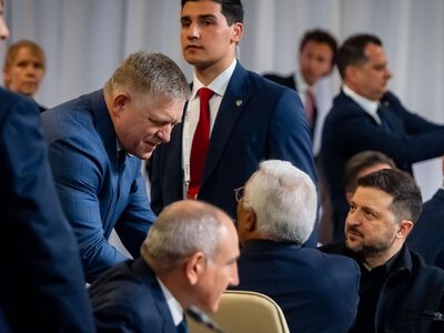 Зеленский встретился с Фицо на саммите в Ереване на саммите в Ереване