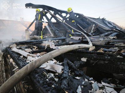 В Запорожье спасатели потушили пожар в частном доме площадью 110 кв. м