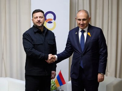 Зеленский после первого за 24 года визита президента в Армению предложил провести заседание в Киеве