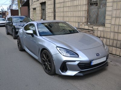 В Киеве засветился редкий и недорогой спорткар Subaru с образцовой управляемостью (фото)
