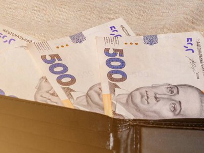 Кто из украинцев может в мае оформить надбавку к пенсии почти 1 300 грн
