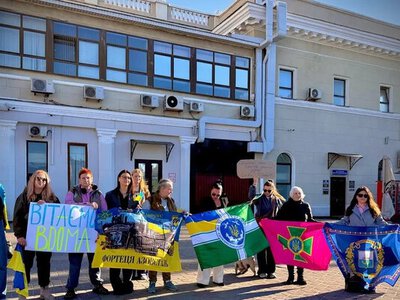 Четыре года разлуки: Одесса встретила защитника Мариуполя, вернувшегося из плена (фото)