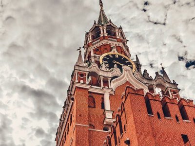 В Кремле два крупных клана устроили войну за власть