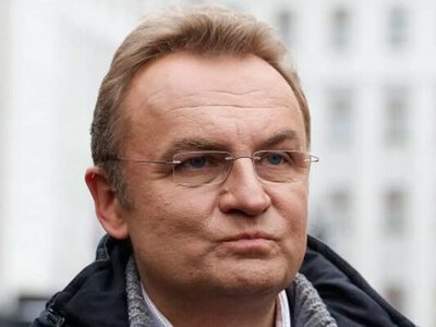 Прохожий облил мэра Львова Садового неизвестной жидкостью посреди площади Рынок - полиция