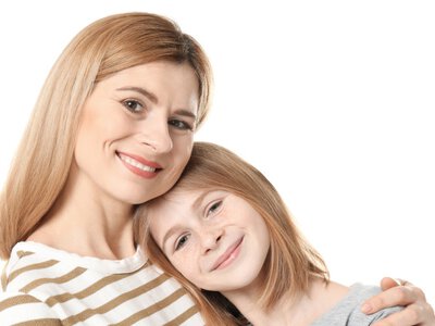 Родители-вертолеты: 7 признаков гиперопеки и как с ней справиться